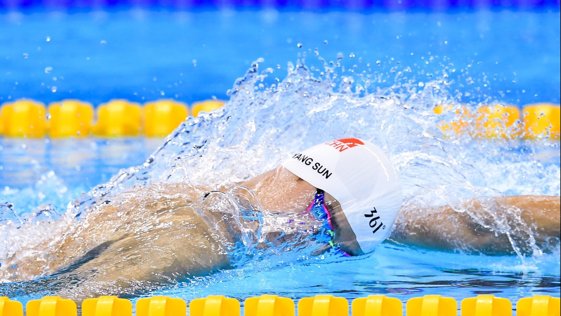 _青春风暴：新人选手横空出世，引发热议_，青春风暴歌词